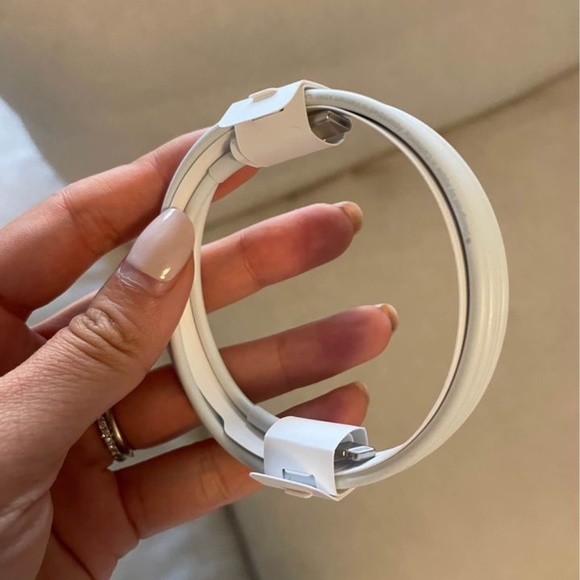 Apple USB C to Lightning Cable - Picture 1 of 3